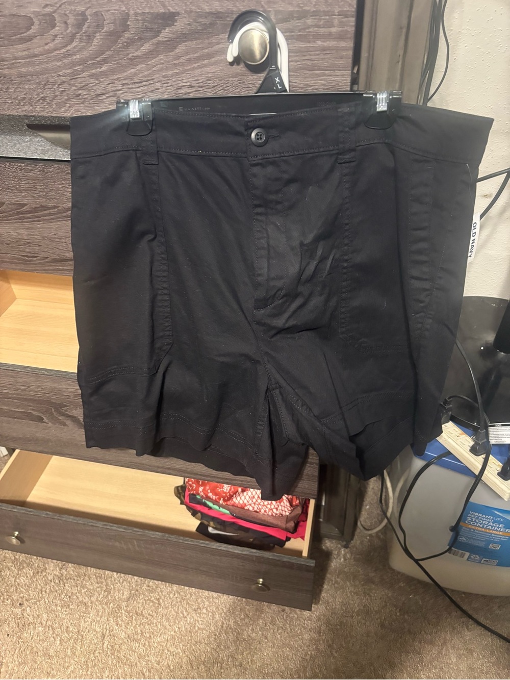 Old Navy Black Women's Cargo Shorts - Sleek Utility Style